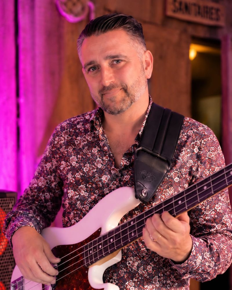 Julien Gres à la basse